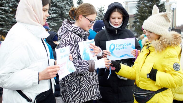Участие образовательных организаций Ленинск-Кузнецкого городского округа во Всероссийском молодёжном флешмобе «Голубая лента» 2024